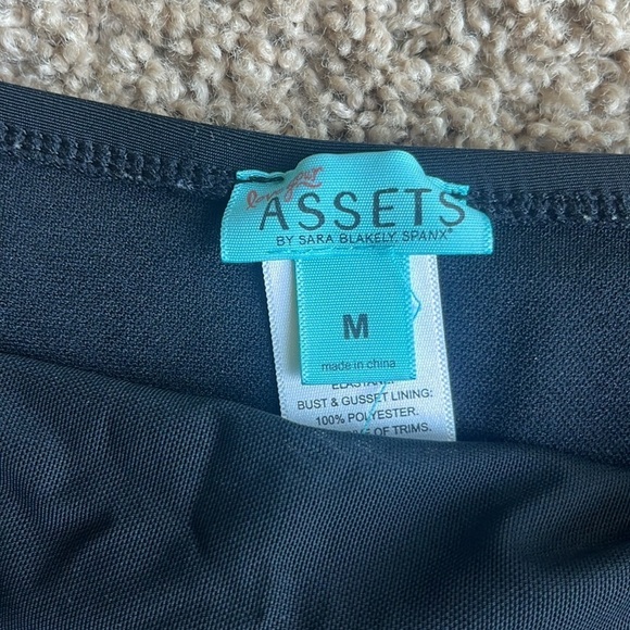 Assets by Spanx Swim Skirt Size M - Picture 3 of 7